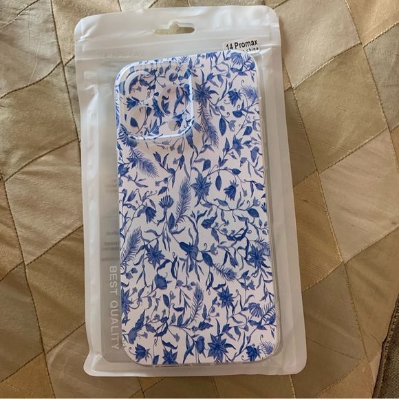 I Phone 14 Promax Blue Floral Case! The New Case Accessories - Picture 1 of 5